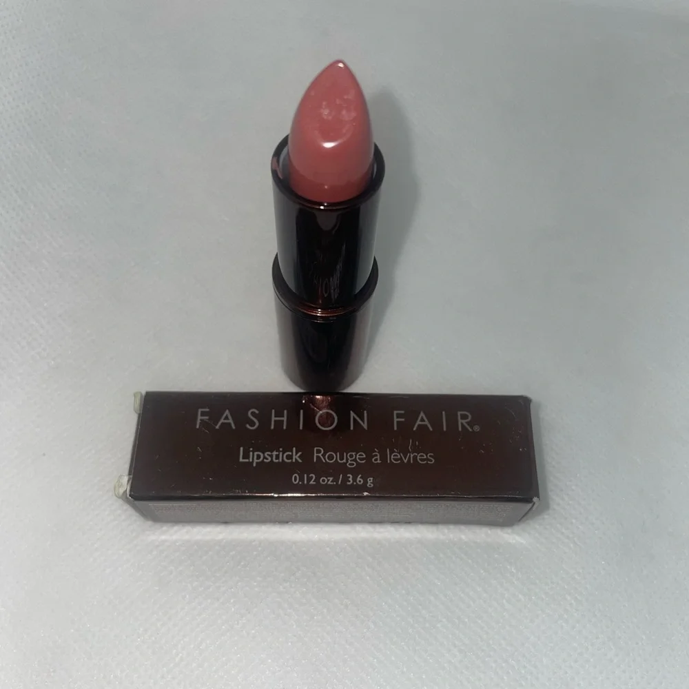 Fashion Fair  Lipstick Rouge à lèvres Color Femme.. New in Box